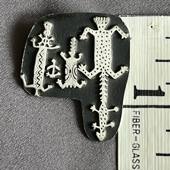 Urban Fetishes Brooch - Picture 4 of 10